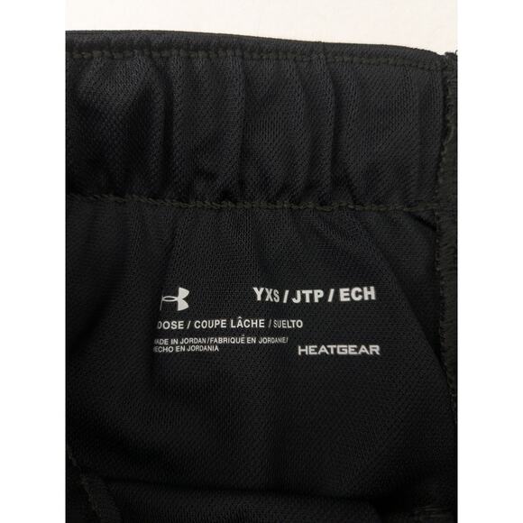 Under Armour Girls Black Athletic Shorts - Size YXS - NWT - Picture 2 of 3